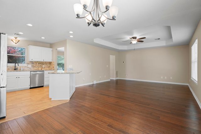 608 E 10th Street, Grove, OK 74344