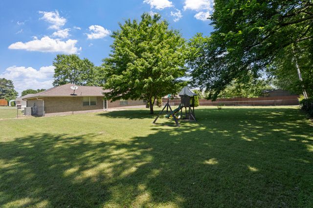 608 E 10th Street, Grove, OK 74344