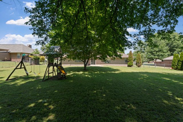 608 E 10th Street, Grove, OK 74344