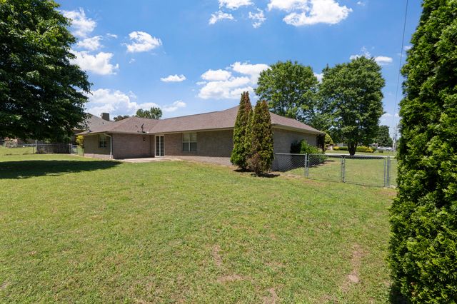 608 E 10th Street, Grove, OK 74344