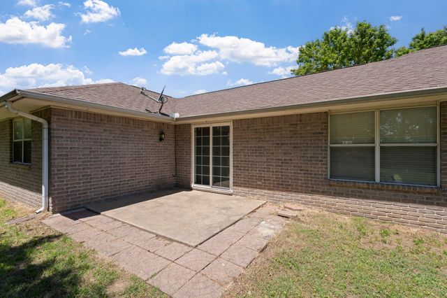 608 E 10th Street, Grove, OK 74344