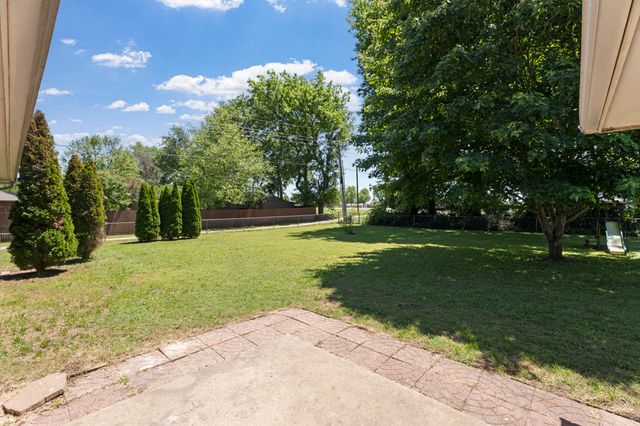 608 E 10th Street, Grove, OK 74344