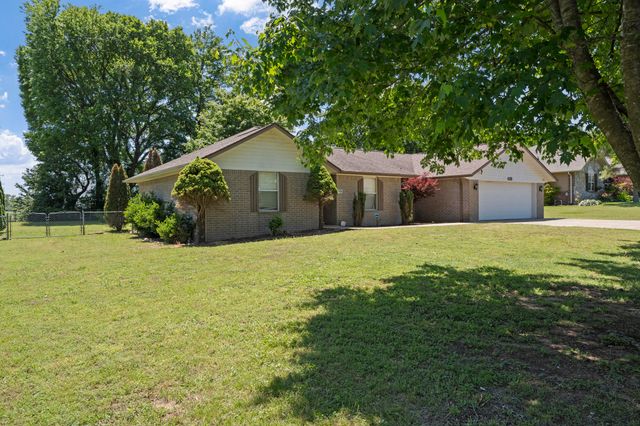 608 E 10th Street, Grove, OK 74344