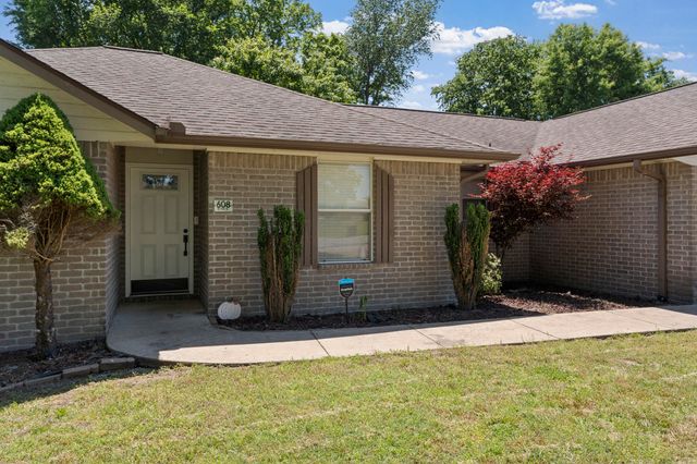 608 E 10th Street, Grove, OK 74344