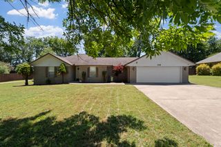 608 E 10th Street, Grove, OK 74344