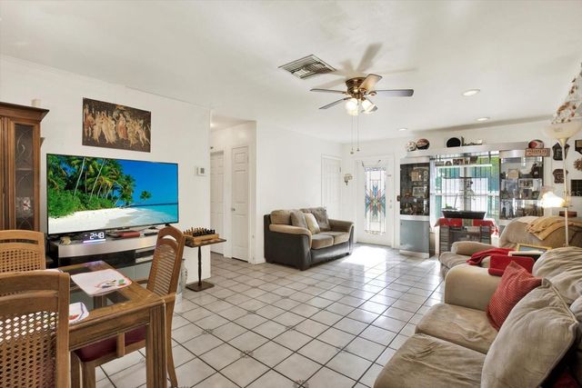 6403 ROLLING GREEN PLACE, Tampa, FL 33634