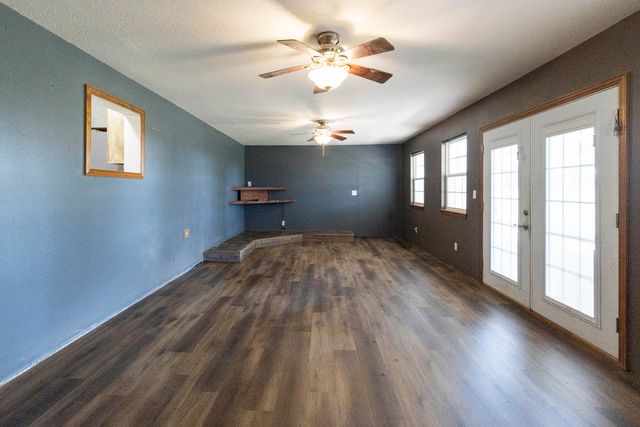 63401 E 290 Road, Grove, OK 74344