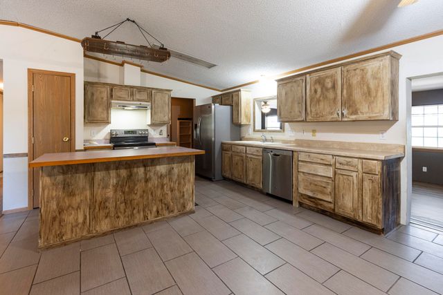 63401 E 290 Road, Grove, OK 74344