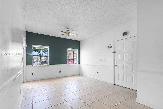 18308 NW 68th Ave B, Hialeah, FL 33015