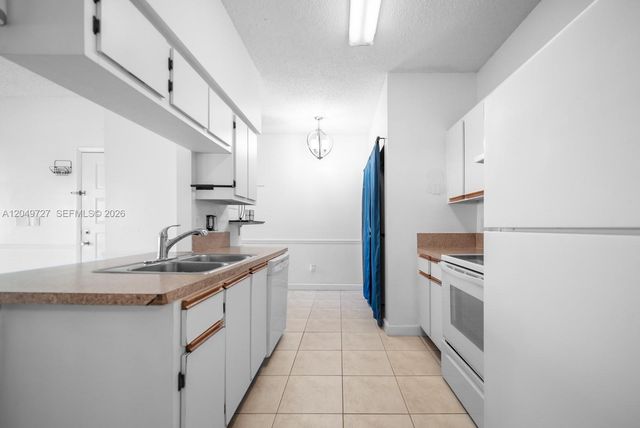 18308 NW 68th Ave B, Hialeah, FL 33015