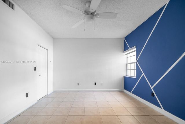 18308 NW 68th Ave B, Hialeah, FL 33015