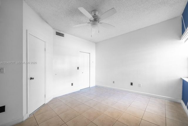 18308 NW 68th Ave B, Hialeah, FL 33015