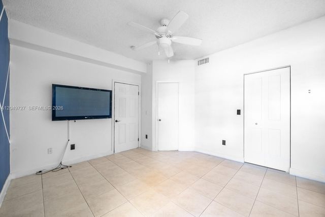 18308 NW 68th Ave B, Hialeah, FL 33015