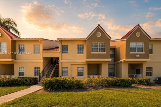 18308 NW 68th Ave B, Hialeah, FL 33015