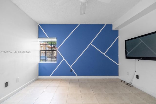 18308 NW 68th Ave B, Hialeah, FL 33015
