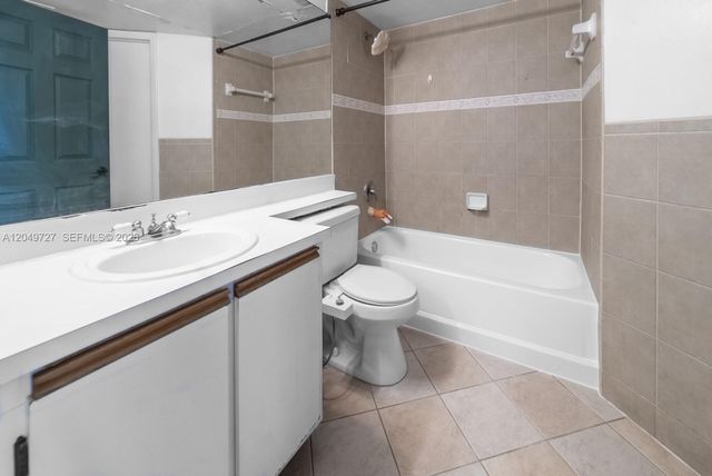 18308 NW 68th Ave B, Hialeah, FL 33015