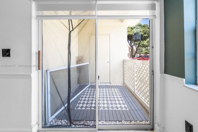 18308 NW 68th Ave B, Hialeah, FL 33015