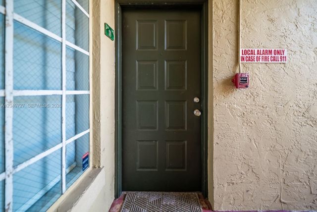 18308 NW 68th Ave B, Hialeah, FL 33015