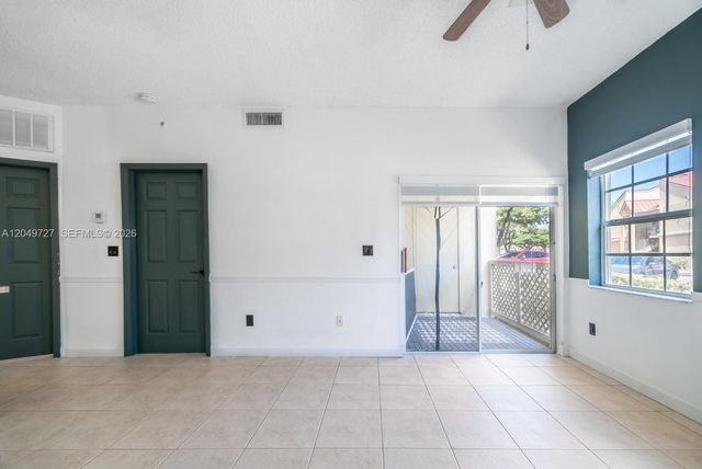 18308 NW 68th Ave B, Hialeah, FL 33015