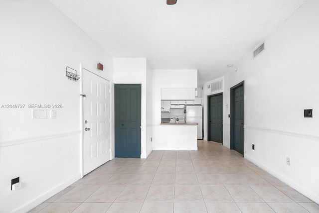 18308 NW 68th Ave B, Hialeah, FL 33015