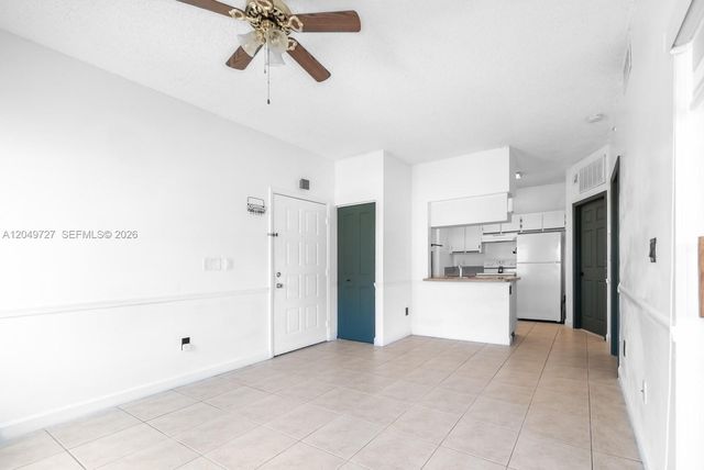 18308 NW 68th Ave B, Hialeah, FL 33015