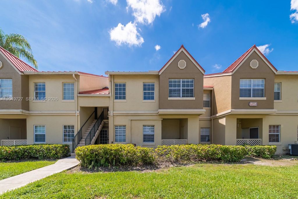 18308 NW 68th Ave B, Hialeah, FL 33015