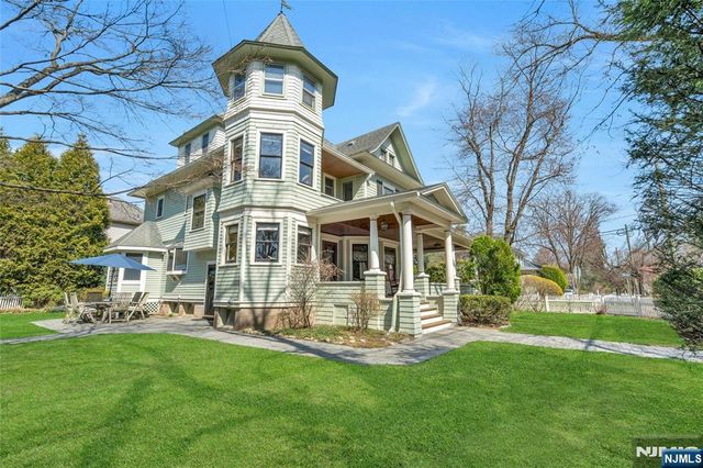 321 Hollywood Avenue, Ho-ho-kus, NJ 07423