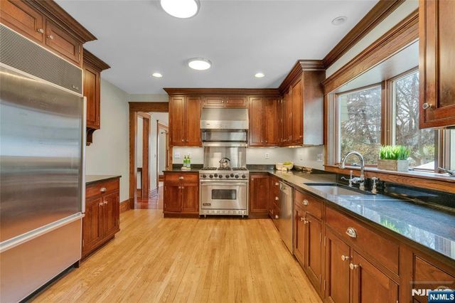 321 Hollywood Avenue, Ho-ho-kus, NJ 07423