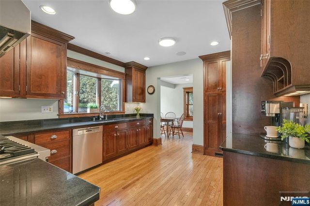 321 Hollywood Avenue, Ho-ho-kus, NJ 07423