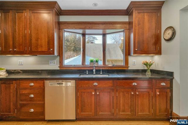 321 Hollywood Avenue, Ho-ho-kus, NJ 07423