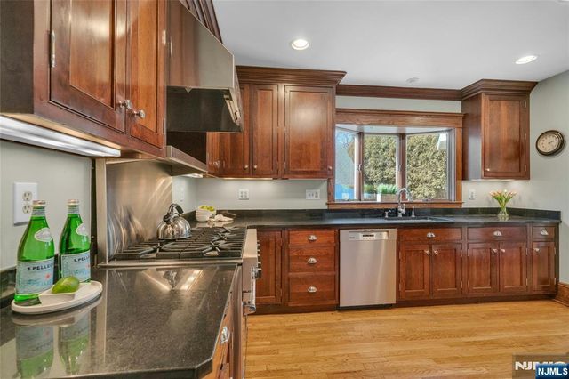 321 Hollywood Avenue, Ho-ho-kus, NJ 07423