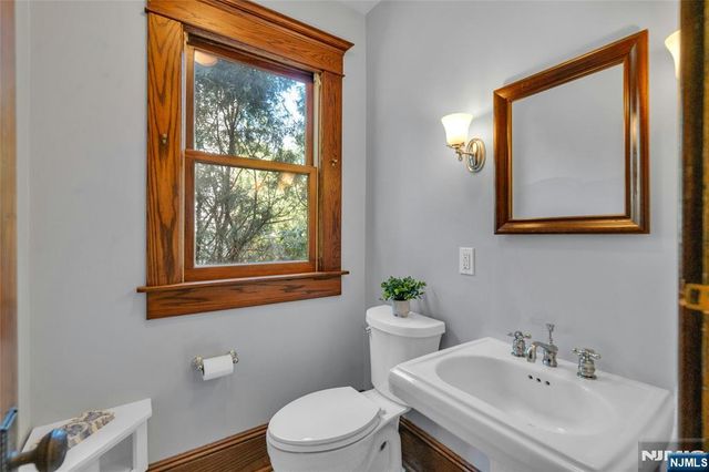321 Hollywood Avenue, Ho-ho-kus, NJ 07423