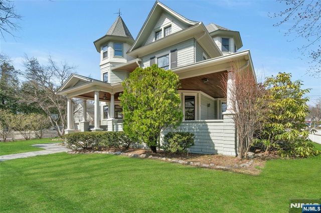321 Hollywood Avenue, Ho-ho-kus, NJ 07423