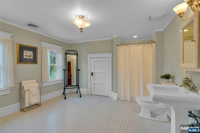 321 Hollywood Avenue, Ho-ho-kus, NJ 07423