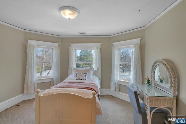 321 Hollywood Avenue, Ho-ho-kus, NJ 07423