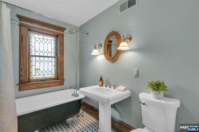 321 Hollywood Avenue, Ho-ho-kus, NJ 07423