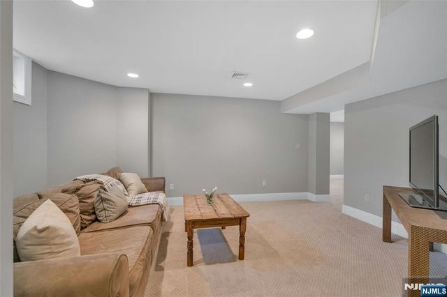 321 Hollywood Avenue, Ho-ho-kus, NJ 07423