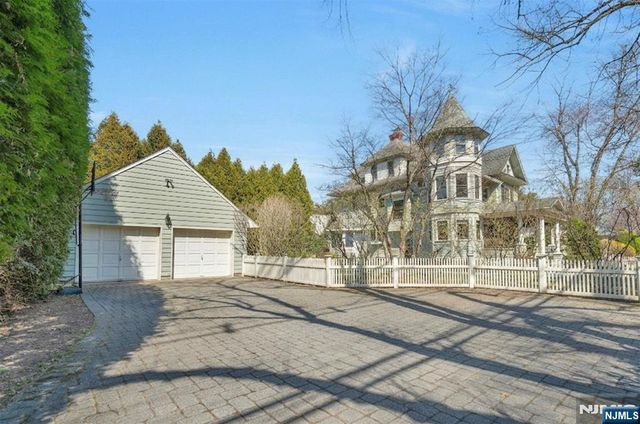 321 Hollywood Avenue, Ho-ho-kus, NJ 07423