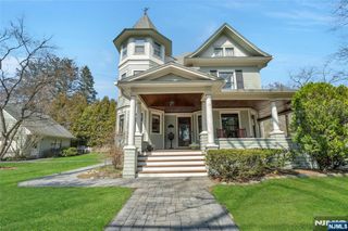 321 Hollywood Avenue, Ho-ho-kus, NJ 07423