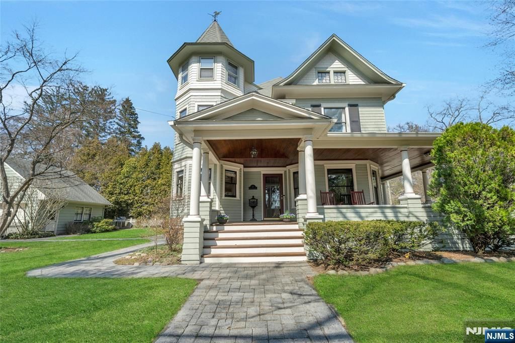 321 Hollywood Avenue, Ho-ho-kus, NJ 07423