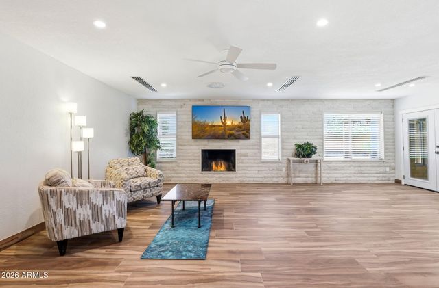 17627 N 1st Street, Phoenix, AZ 85022
