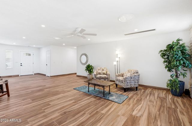 17627 N 1st Street, Phoenix, AZ 85022