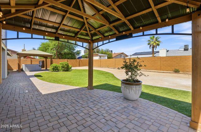 17627 N 1st Street, Phoenix, AZ 85022