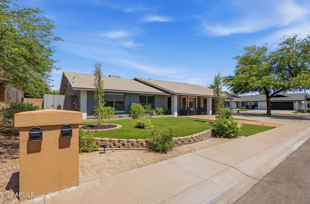 17627 N 1st Street, Phoenix, AZ 85022