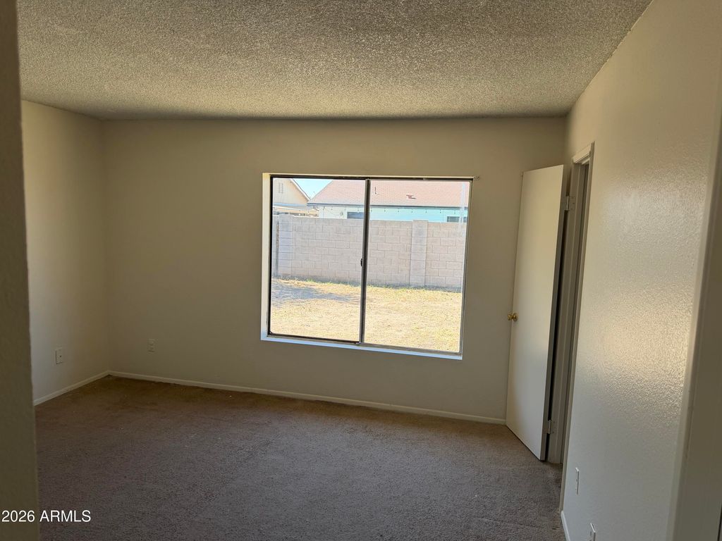 Image 5 of property listing at 7013 W COLTER Street, Glendale, AZ 85303