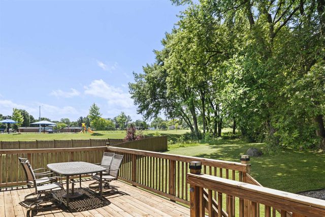 14 Weeping Birch Circle, Madison, WI 53704