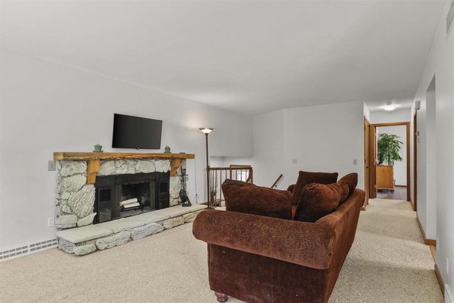 14 Weeping Birch Circle, Madison, WI 53704
