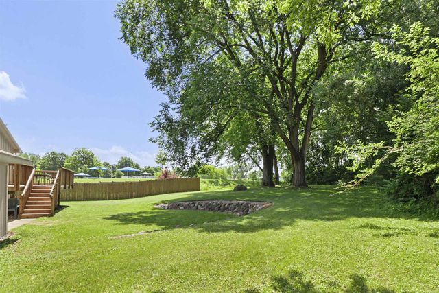 14 Weeping Birch Circle, Madison, WI 53704