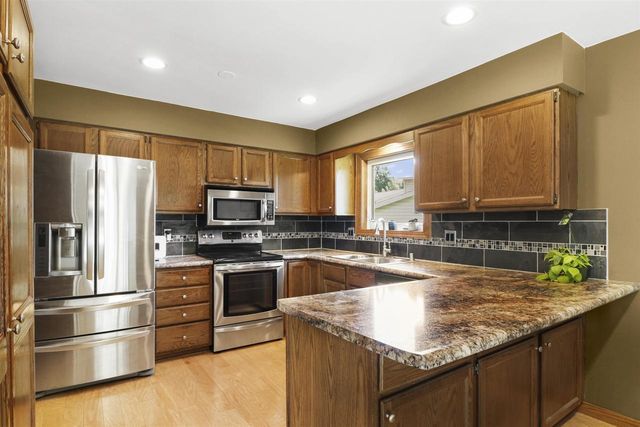 14 Weeping Birch Circle, Madison, WI 53704