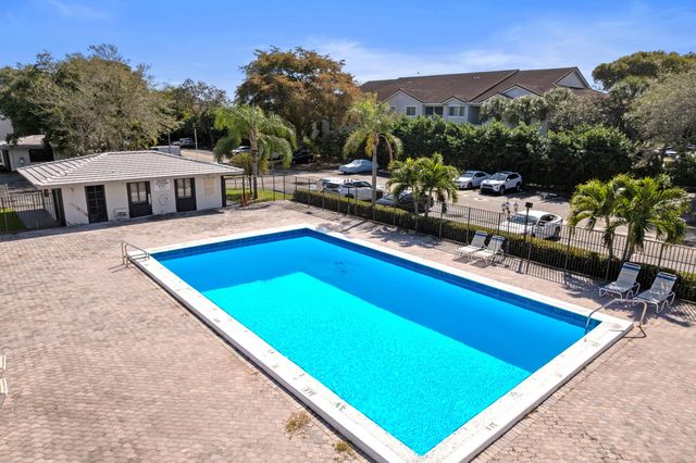 3710 N Pine Island Road 114, Sunrise, FL 33351